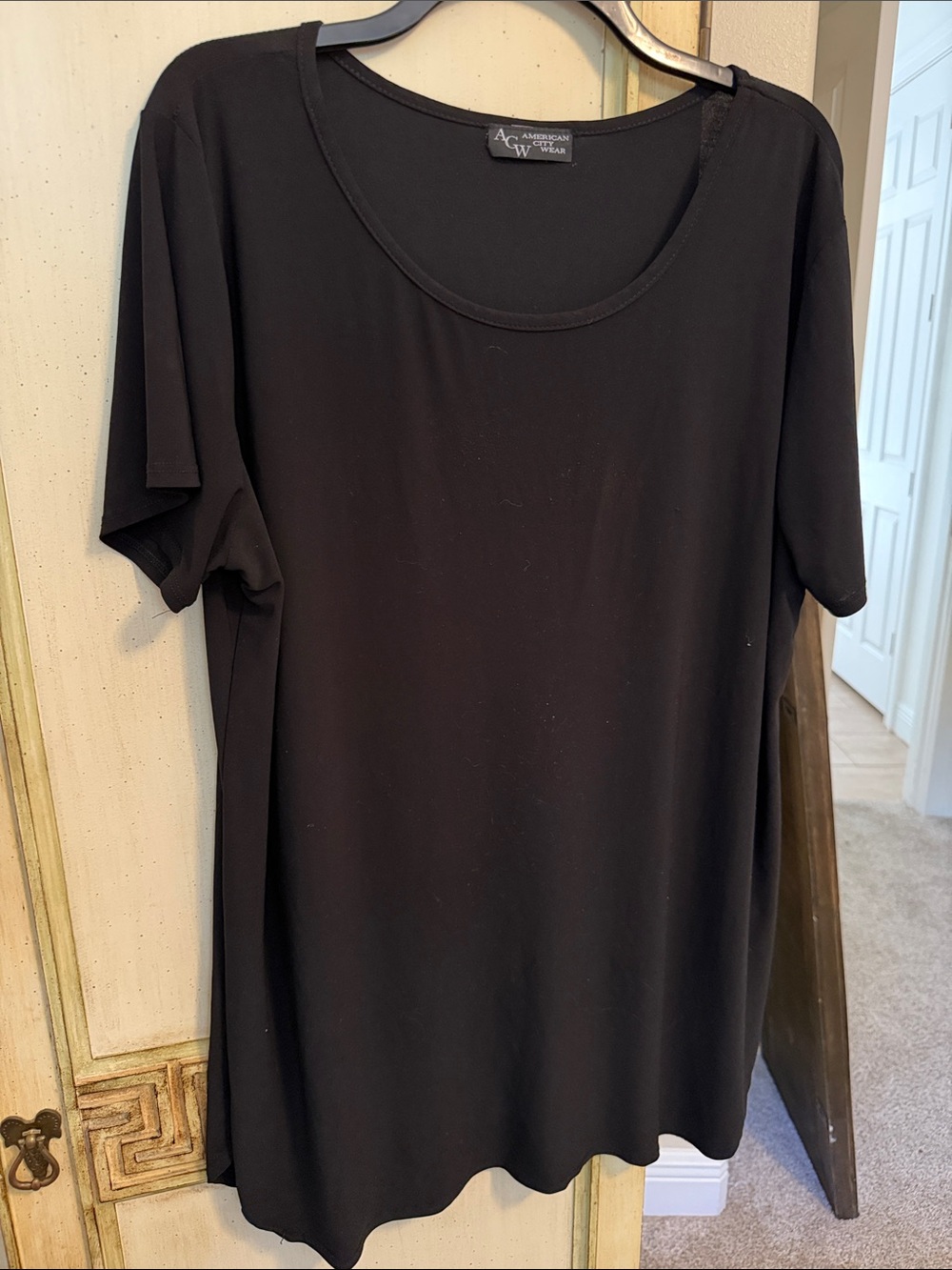 American City Wear Black Short-Sleeve Scoop Neck Tee